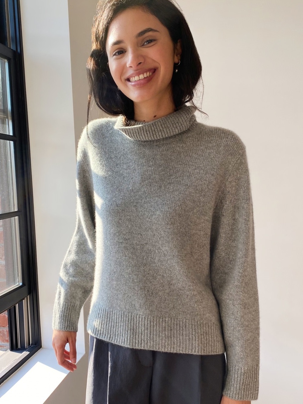Aritzia Wilfred Luxe Cashmere Jara Turtleneck Boxy Sweater